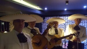 Mariachis en Barcelona para quinceaños Mariachi en Barcelona para fiesta de 15 años